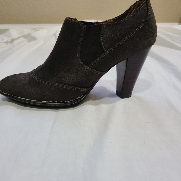 Sofft Women's 6.5M Brown Suede Comfort Slip on Cap Toe Wooden Heel Ankle Boots - Picture 4 of 9